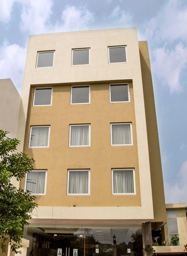 Hotel Awadh Palace 