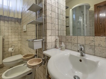 Borgo Iesolana Bathroom
