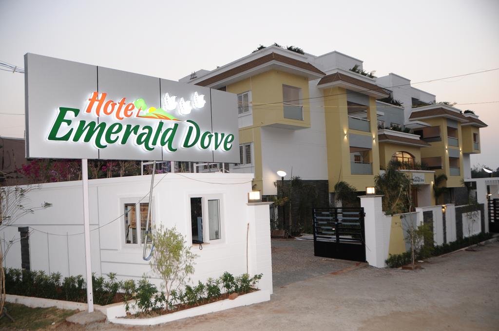 Hotel Emeralddove 