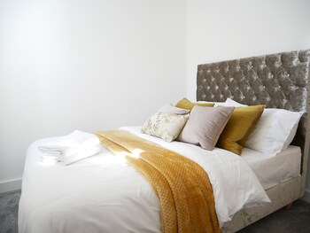 Town House Apartments Guestroom
