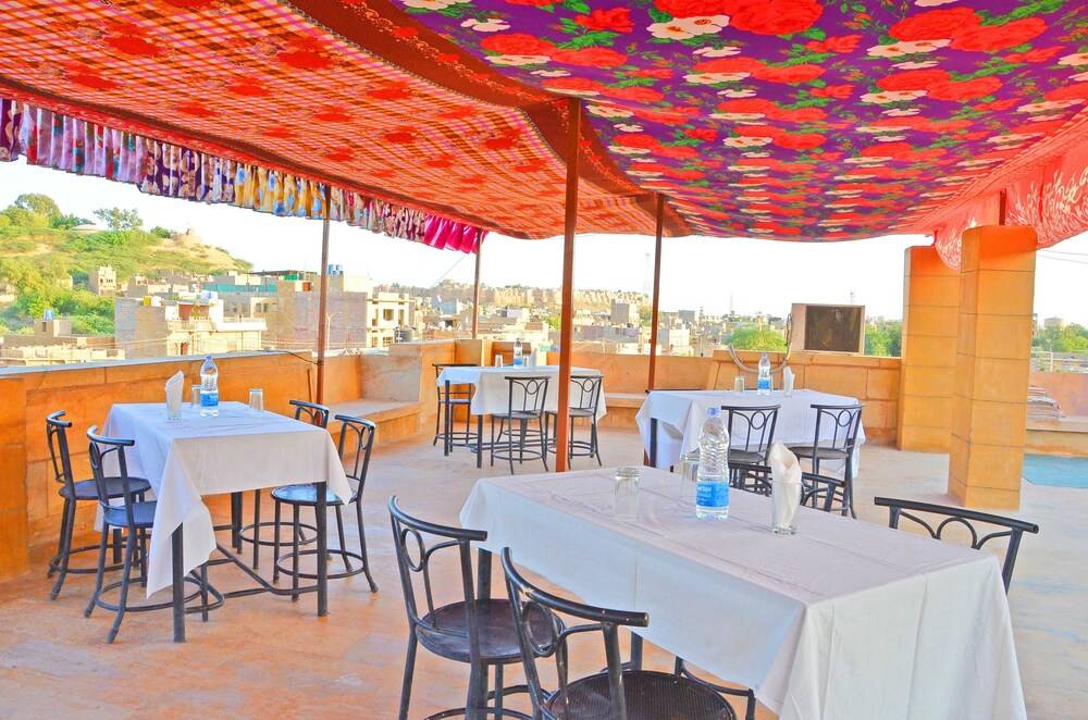 Hotel Marina Mahal Restaurant