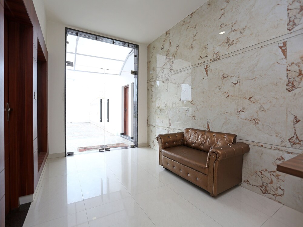 Oyo 16768 Hotel Lotus Grand Lobby
