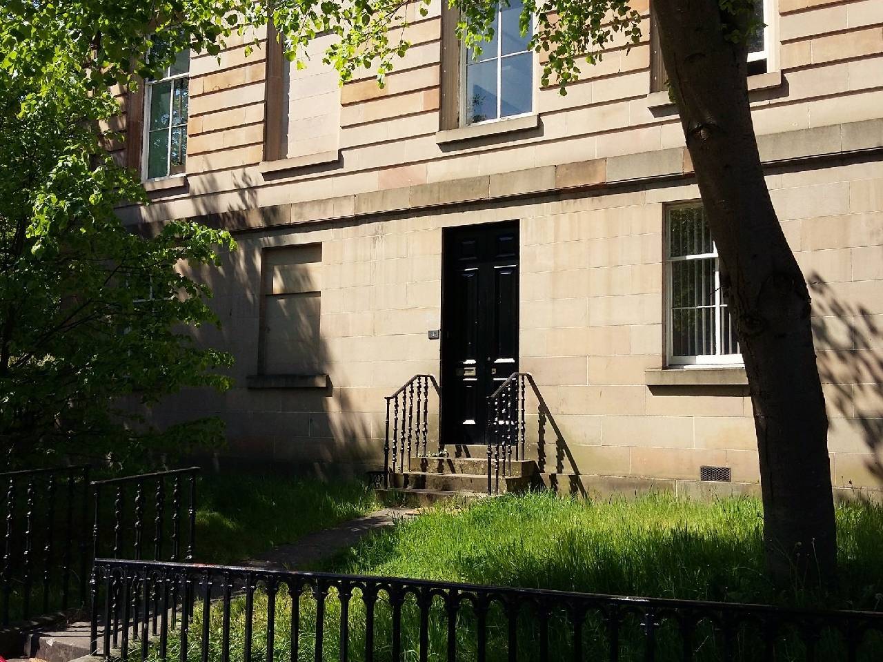 Large 3 Bed West End Apartment 