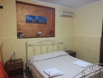 Garden Inn Guestroom