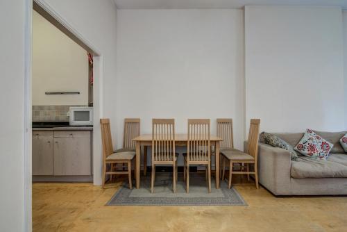 Bright Spacious 2br Central Manchester Flat For 4 