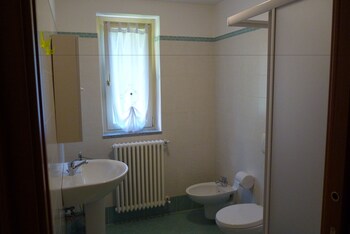 Nina & Berto Bathroom