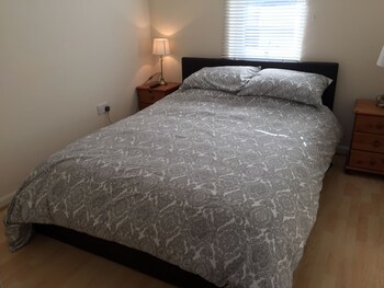 4 Varis Apartments Guestroom