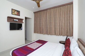 Oyo 10131 Hotel Raj Guestroom