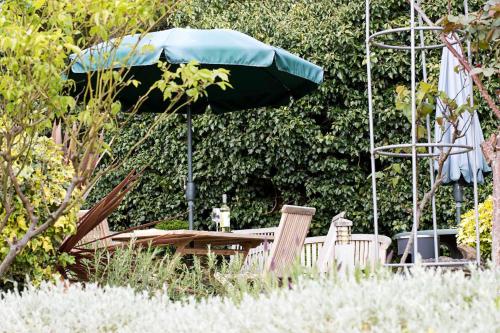 The Poplars Hotel 
