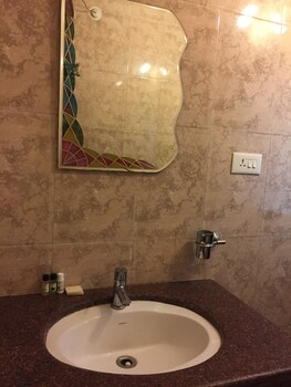 Morjim Coco Palms Resort Bathroom