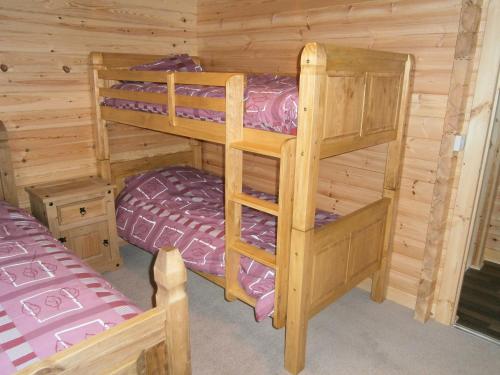Long Mountain Centre Log Cabins 