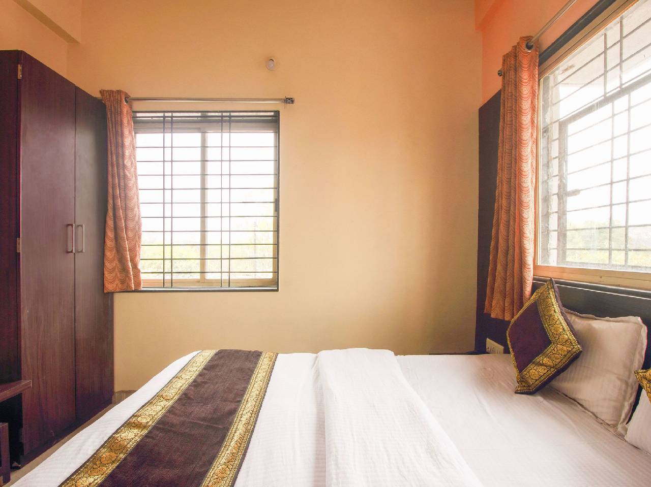 Oyo 12355 Hotel New Jagdamba Lodging 