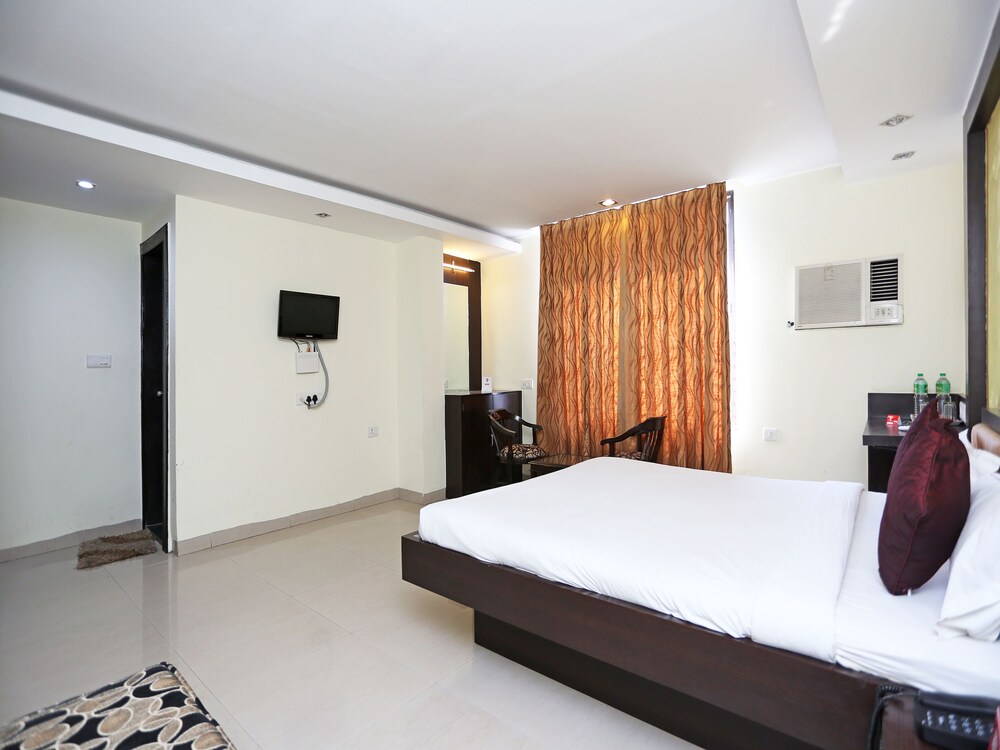 Oyo 3336 Hotel Mantri Residency Guestroom