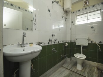 Oyo 17216 Classic Lodge Bathroom