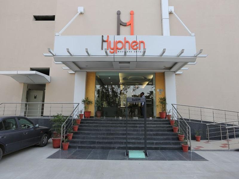 Hotel Hyphen Premier 