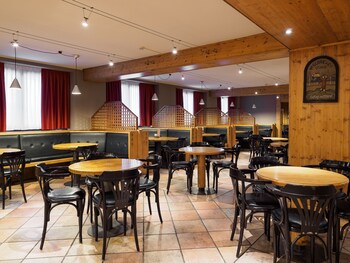 Hotel Piandineve (هتل پیاندینو) Hotel Bar