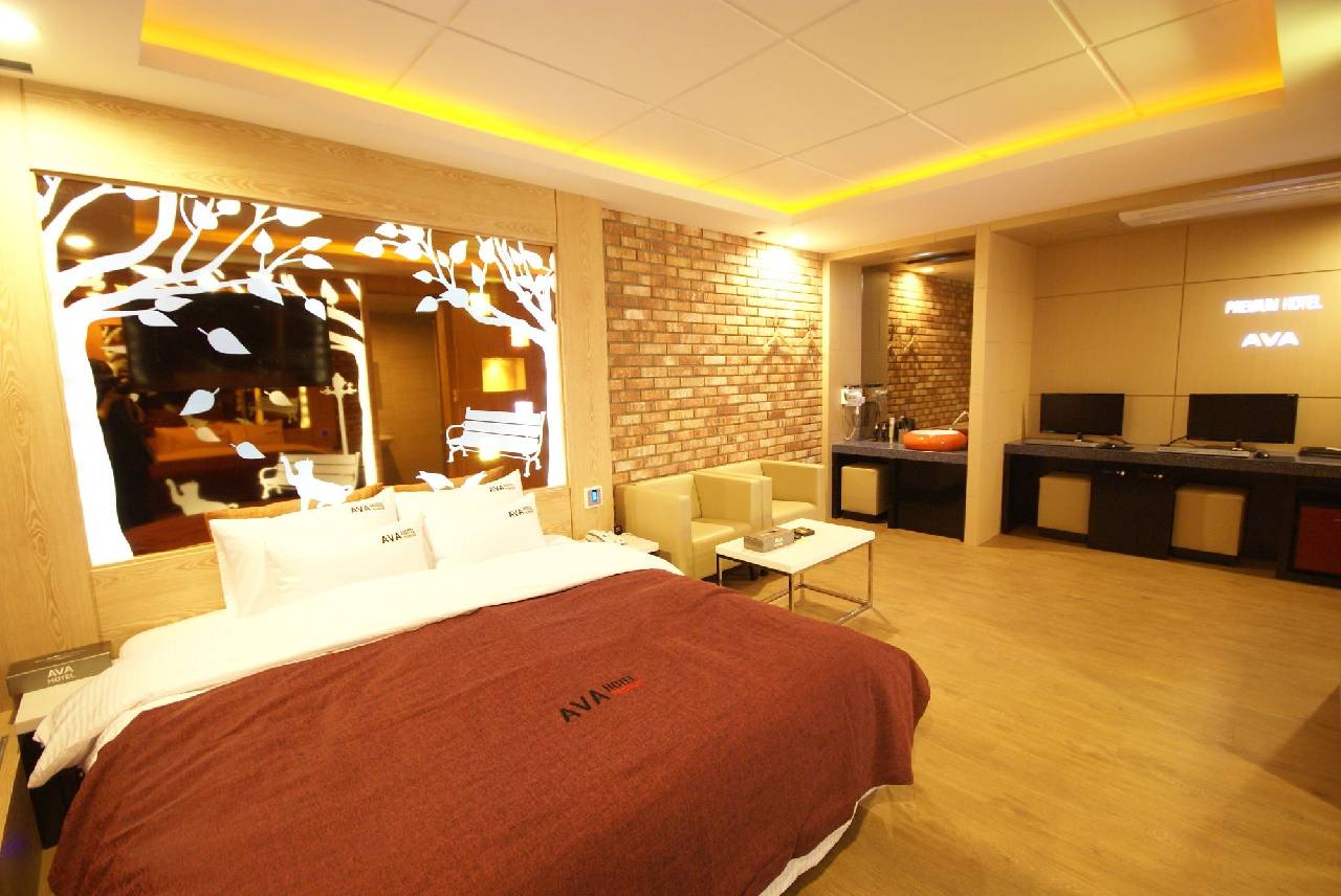 Ava Hotel Changwon (آوا هتل چانگوون) 