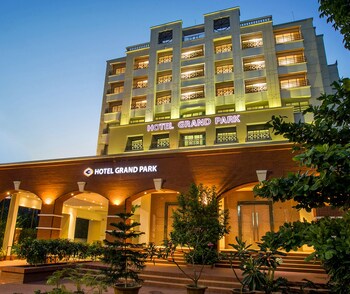 Hotel Grand Park Barishal Hotel Front - Evening/Night