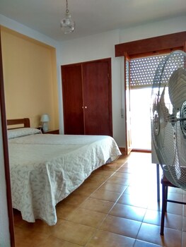 Hospederia Montes Guestroom