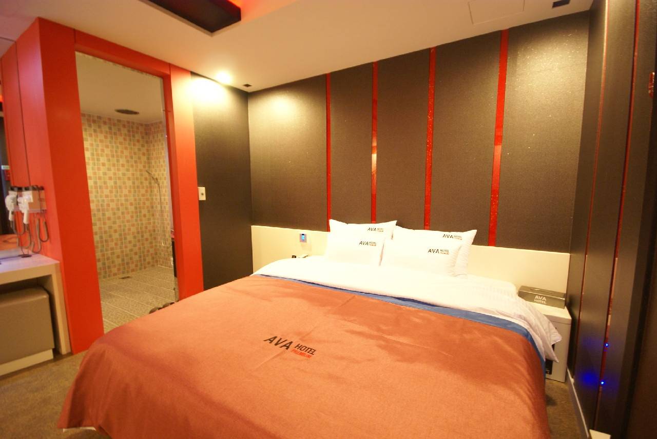 Ava Hotel Changwon (آوا هتل چانگوون) 