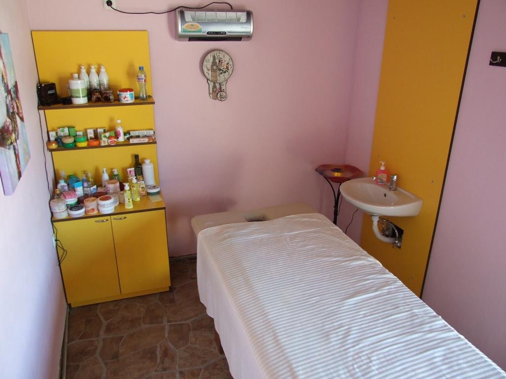 Mitiova Guest House (میتیووا گست هاوس) 