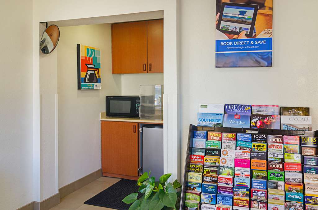 Motel 6 Portland Downtown Convention Center coffeespot