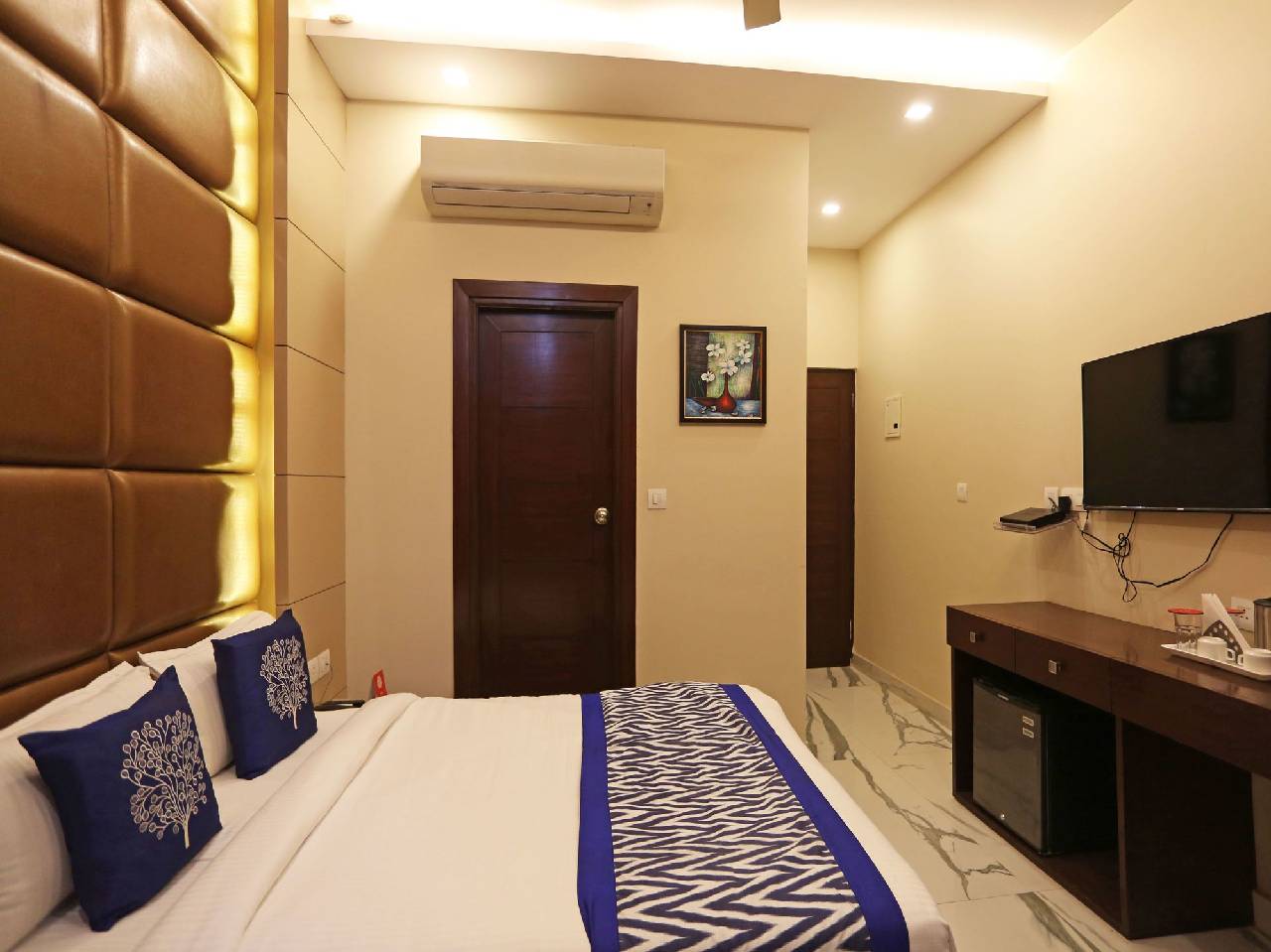 Oyo 5614 Hotel Rolex Inn 