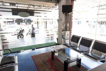 Oyo 10010 R V Comforts (اویو ۱۰۰۱۰ ر و كومفورتس) Lobby Sitting Area