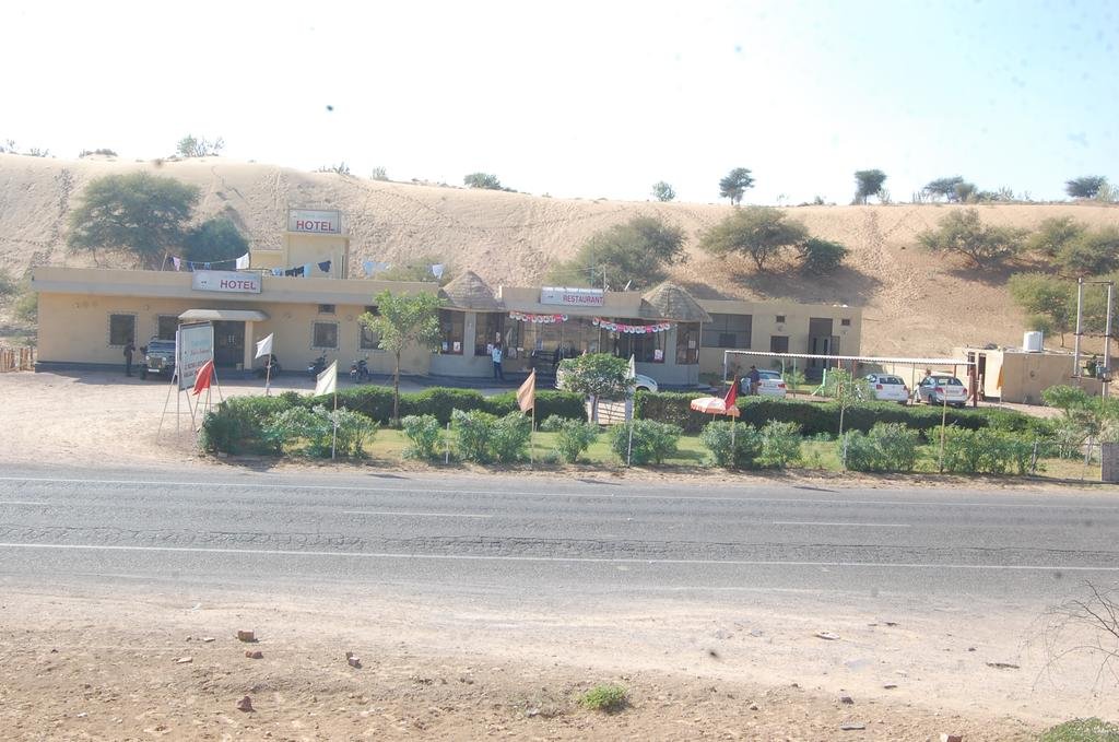 Thar Midway Hotel & Restaurant 