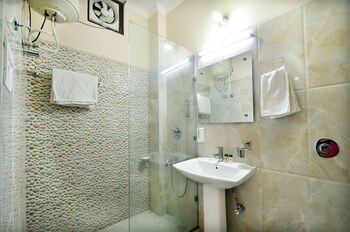 Oyo Rooms 102 Amritsar Railway Station Bathroom