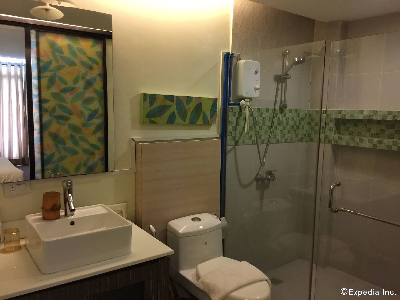 Coron Gateway Hotel & Suites (كورون گاتوی هتل و سوئیتس) 