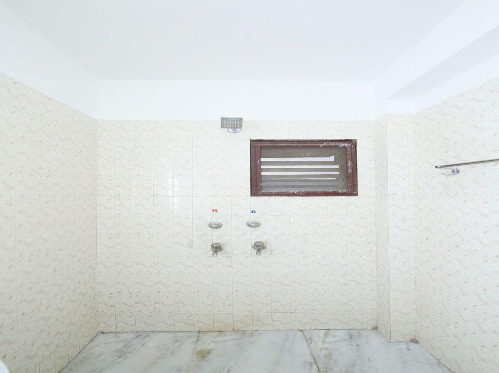 Oyo 10606 Hotel Shriradha Civic Centre 
