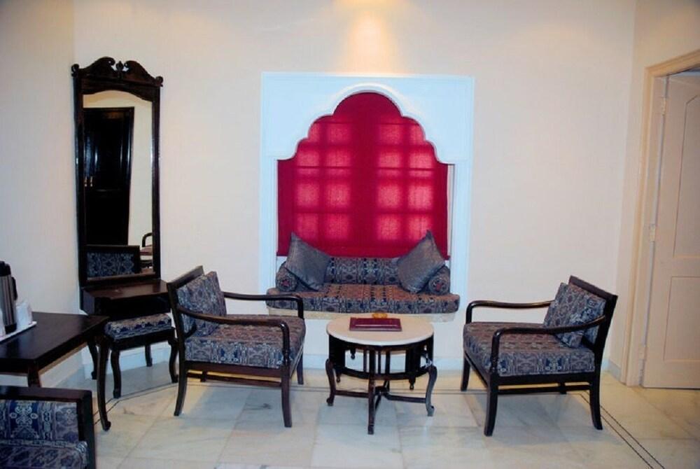 Heritage Inn 