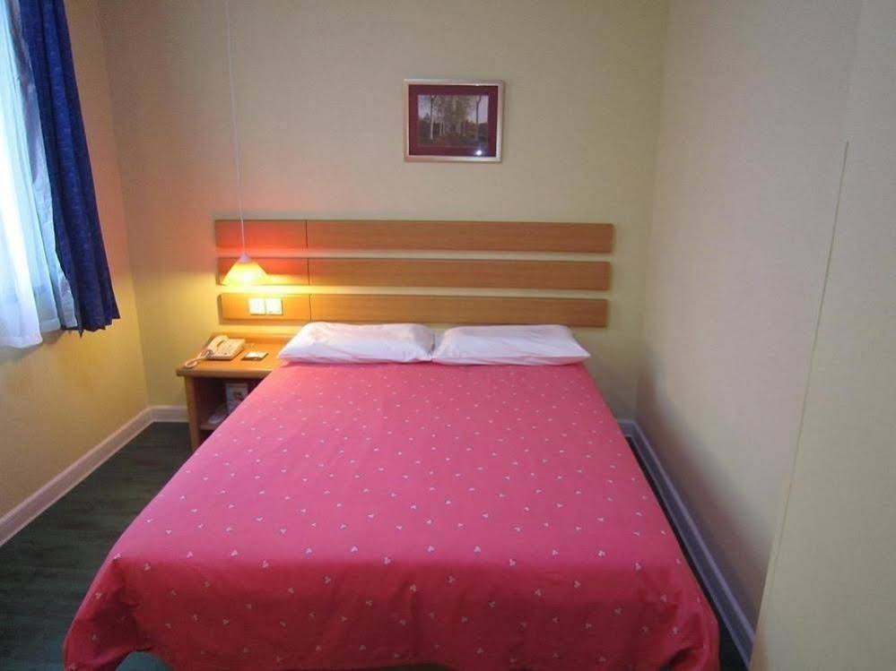 Home Inn (هوم این) 