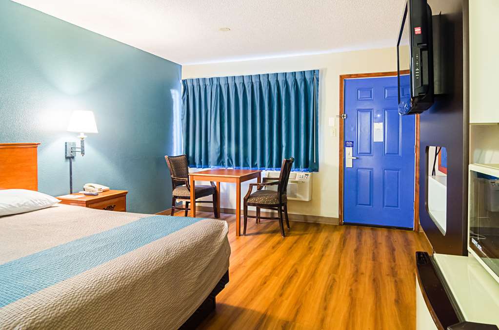 Motel 6 Portland Downtown Convention Center single