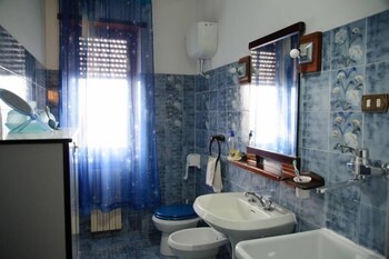 B&b Anxur Bathroom