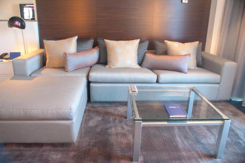 Luxury Suites At Palms Place 