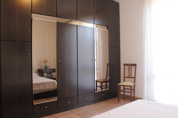 Apartment With In Cuglieri With Furnished Terrace 13 Km Guestroom
