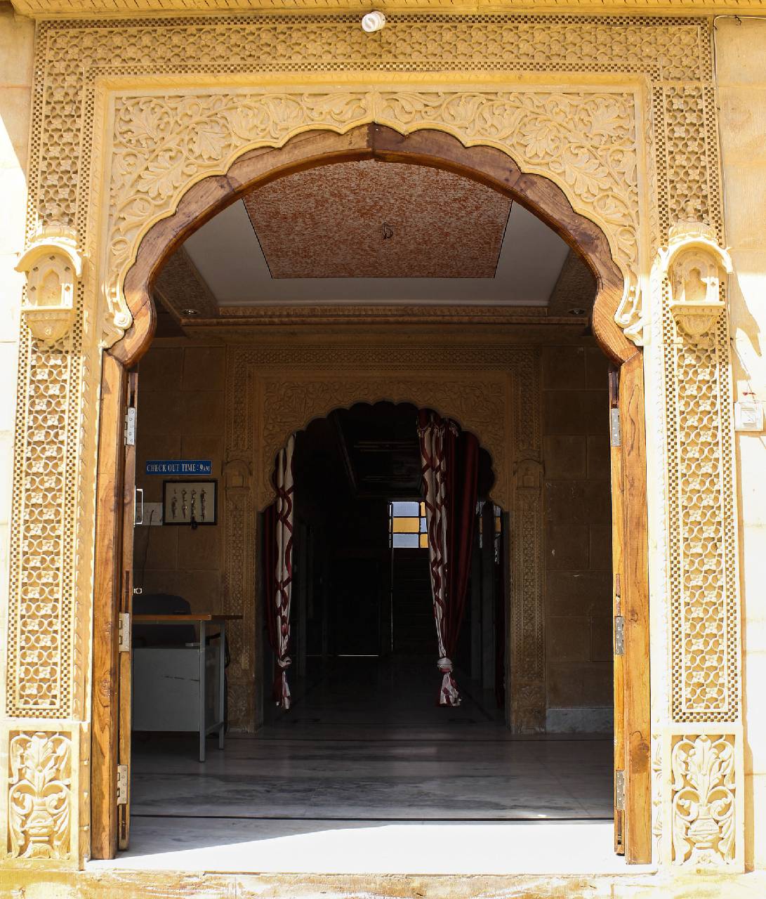 Dylan Cafe And Guest House 