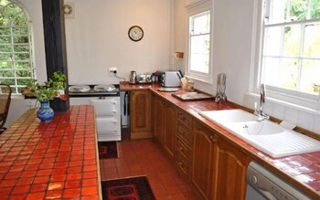 Toll House Emsworth 37078 In-Room Kitchen
