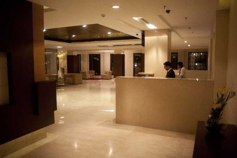 Vibe By The Lalit Traveller Lobby