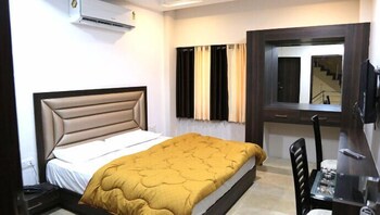 Hotel Lokpriya Inn Guestroom