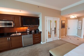 Aaa 3 Rooms 3 Bath Suite At The Signature Condo Hotel Guestroom