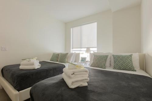 Downtown Condo With Free Parking 