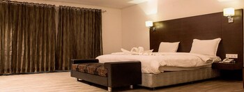 Shanti Clarks Inn Suites Guestroom