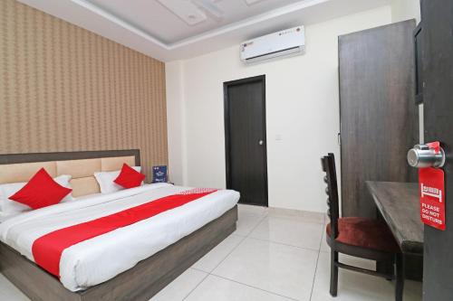 Oyo 12472 Hotel Galaxy 