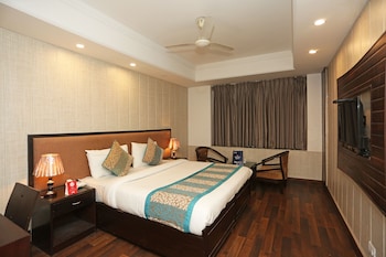 Oyo 11451 Hotel Auston Guestroom