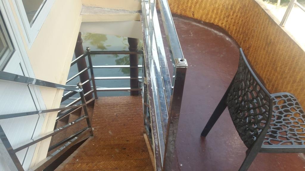 Desire Cruises Houseboat 