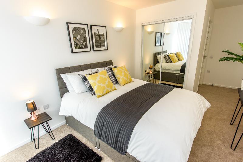 Approved Serviced Apartments Skyline Room