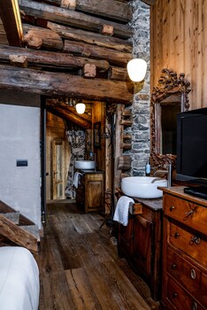 Hotel Du Grand Paradis & Wellness La Baita Guestroom